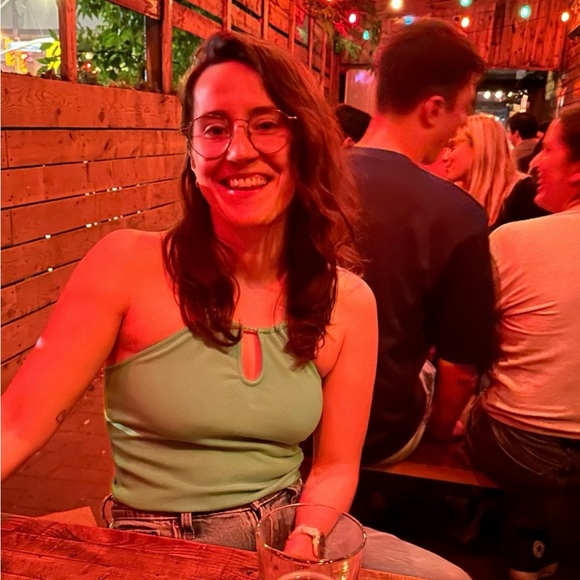 Meet your Posher, Stephanie - Picture 1 of 1